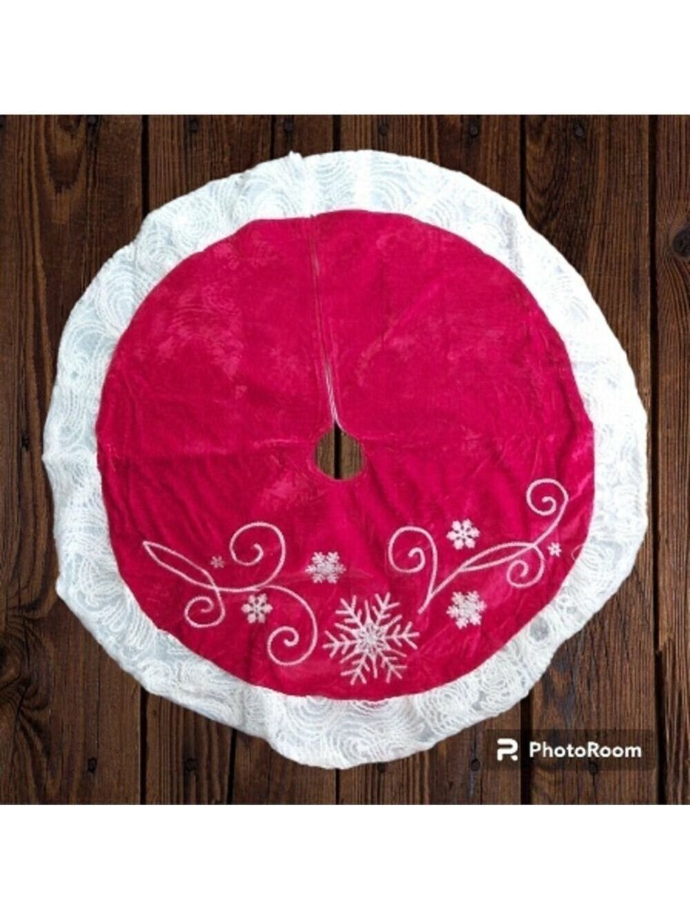 Nwot Red Christmas Tree Skirt With White Trim & Embroidered Snowflake Pattern